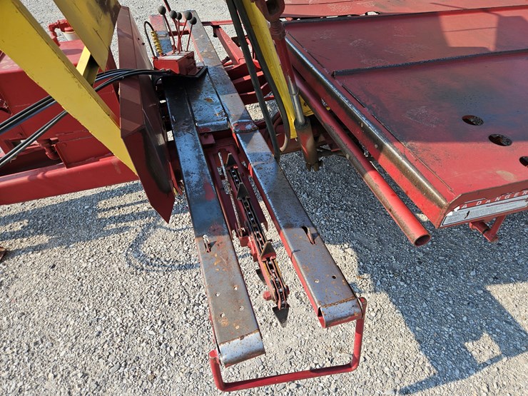 new-holland-1037-image-10