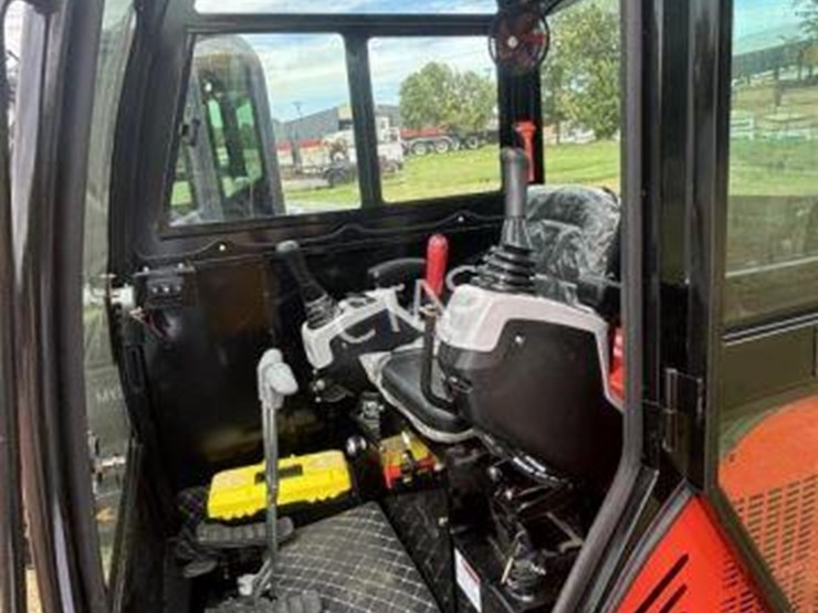 #114-•-cfg-industrial-excavator-w/-enclosed-cab-image-6