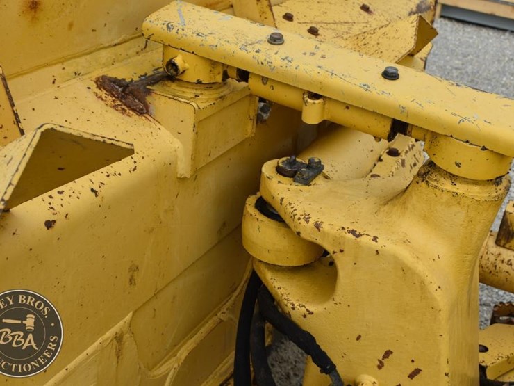 2015-komatsu-d61exi-23-image-27