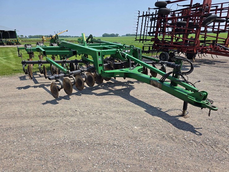 john-deere-2700-image-1