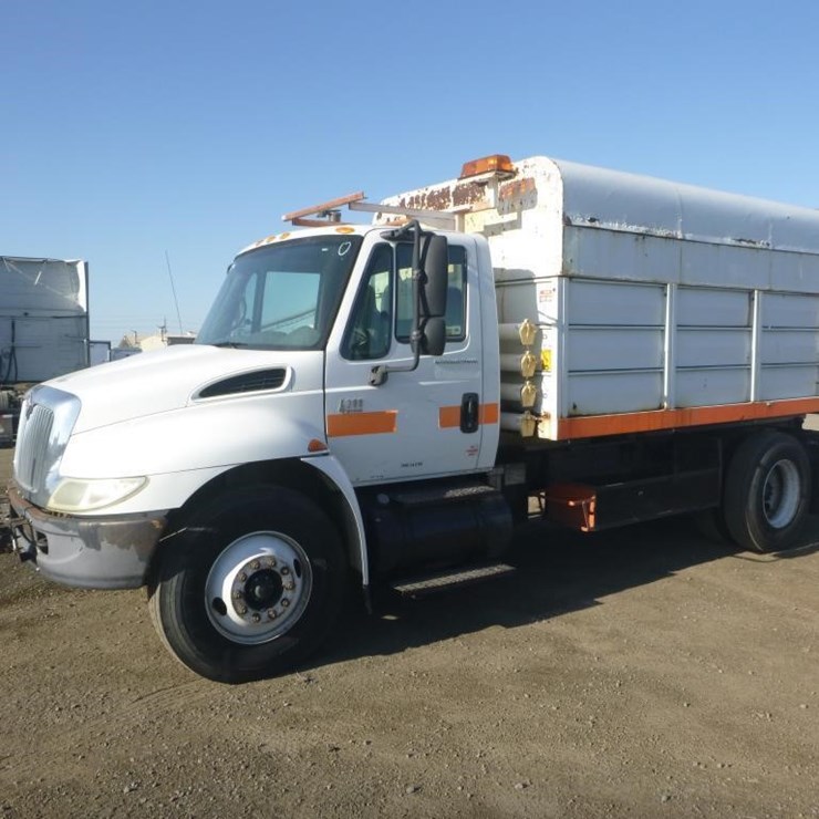 2004 INTERNATIONAL DURASTAR 4300