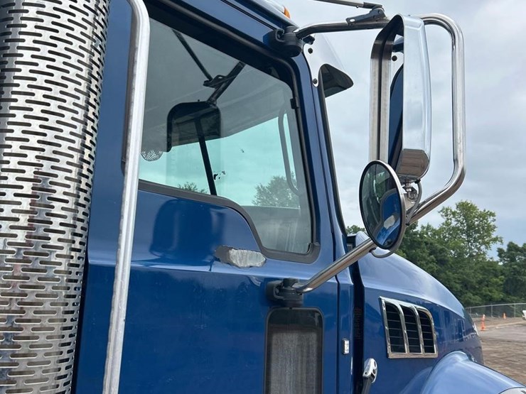 2021-mack-granite-64fr-image-62