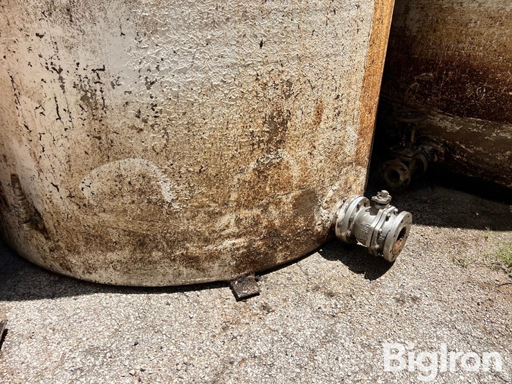 7,000-gallon-(approx.)-fiberglass-liquid-feed-storage-tank-image-7