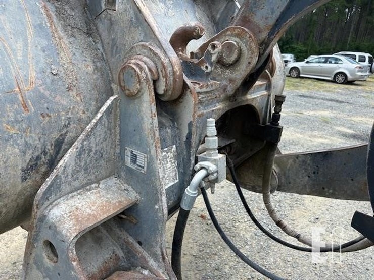 2010-komatsu-wa320-5-image-17
