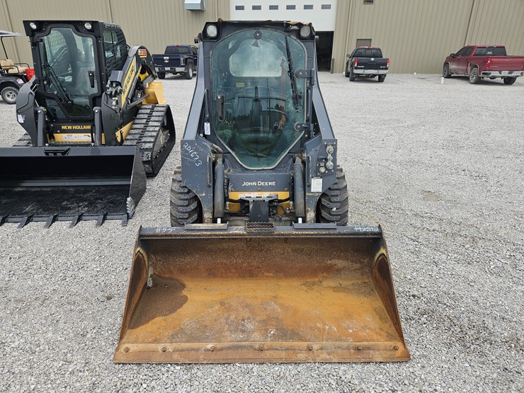 2022-deere-318g-image-2