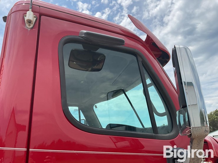 2014-freightliner-cascadia-125-image-13