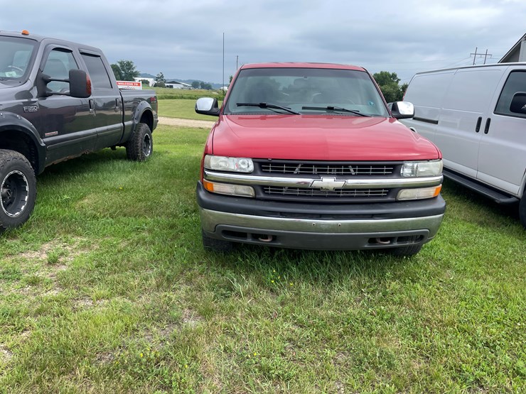 #1040-•-2000-chevy-1500-truck-(has-wi-title)-image-2
