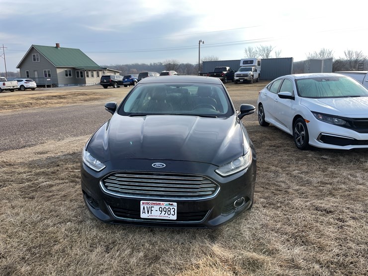 #1043-•-2014-ford-fusion-sedan-(wi-title-in-delay)-image-2
