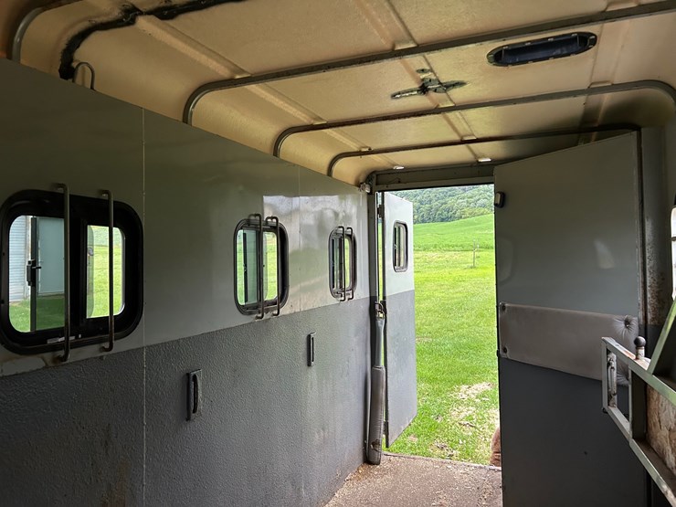#1030-•-1999-bison-aluma-sport-horse-trailer-(arcadia,-wi)-(wi-title-in-delay)-image-28