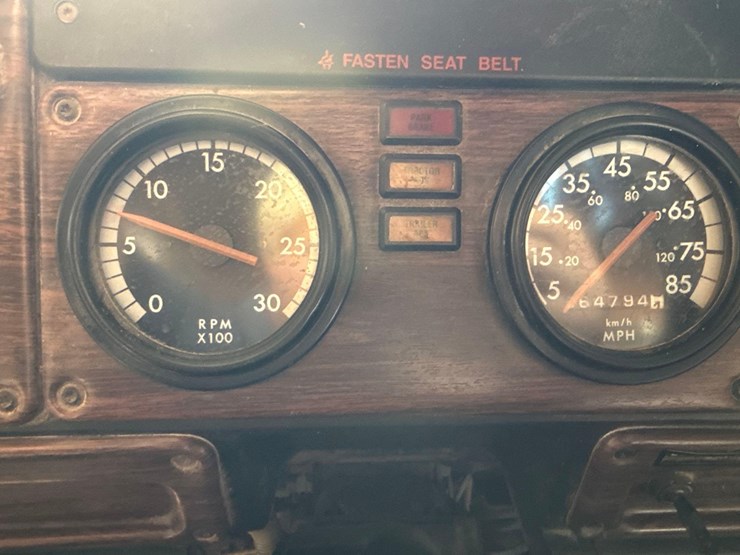 2000-freightliner-fld112-image-54