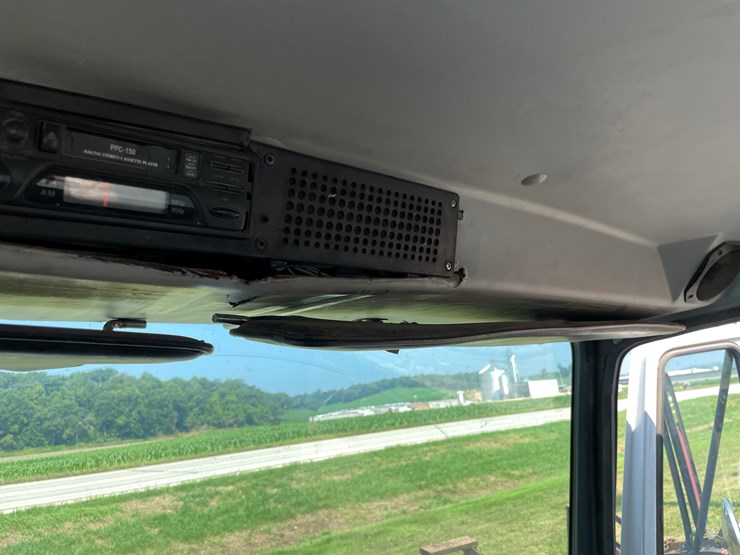#1013-•-1992-freightliner-cummins-(has-mn-title)-image-89