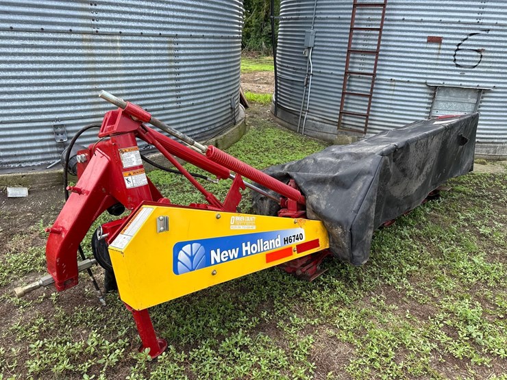 2014-new-holland-h6740-image-1