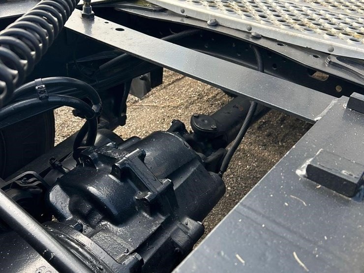 2005-freightliner-columbia-120-image-28