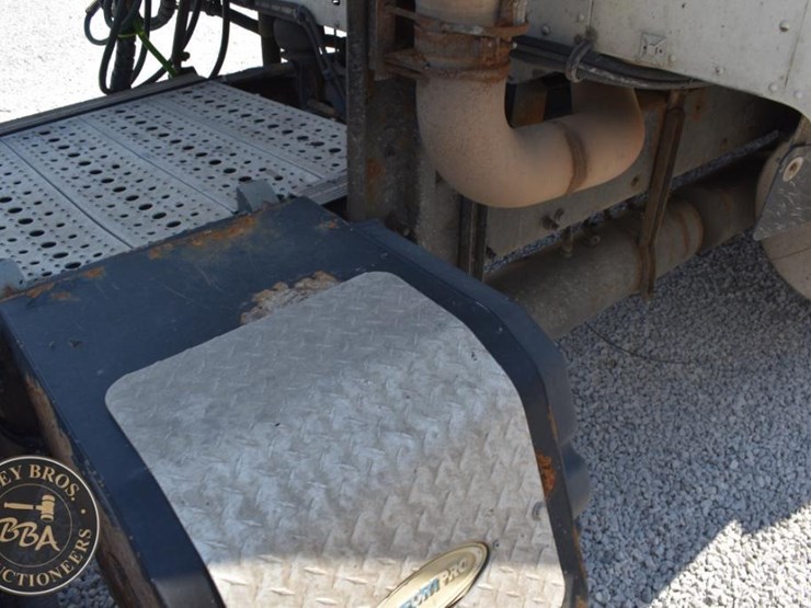 2003-freightliner-columbia-120-image-38