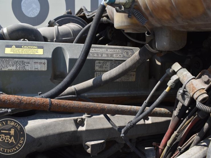 2003-freightliner-columbia-120-image-47