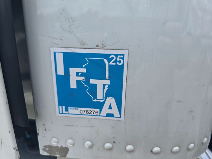2020-freightliner-columbia-120-image-80