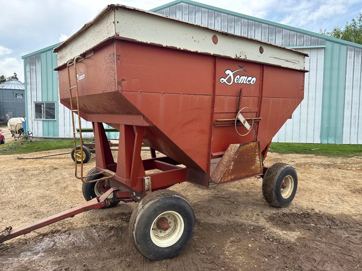 demco-325bu-gravity-wagon-image-1