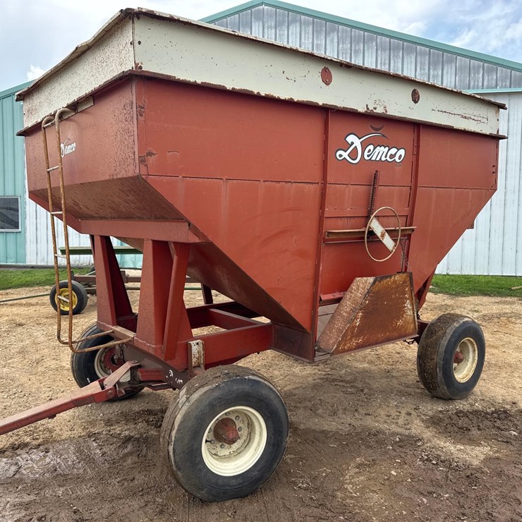 Demco 325bu Gravity Wagon