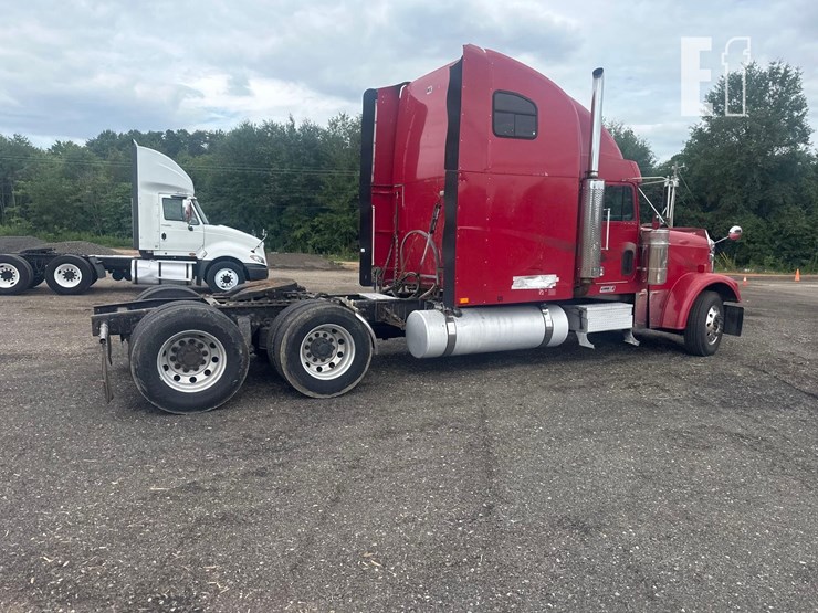 2000-freightliner-fld132-classic-xl-image-5