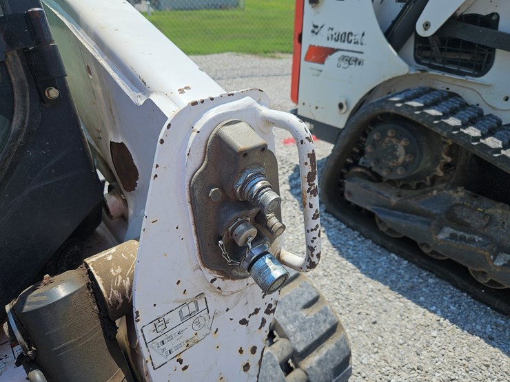 2013-bobcat-t650-image-6