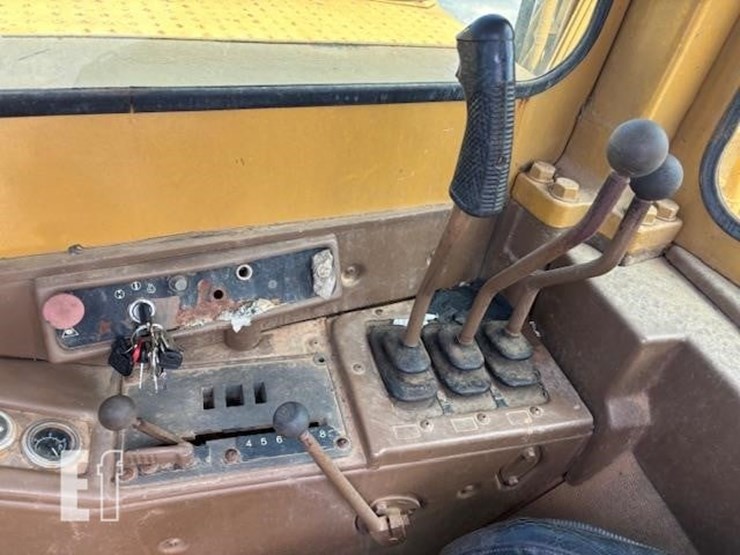 1981-caterpillar-621b-image-9