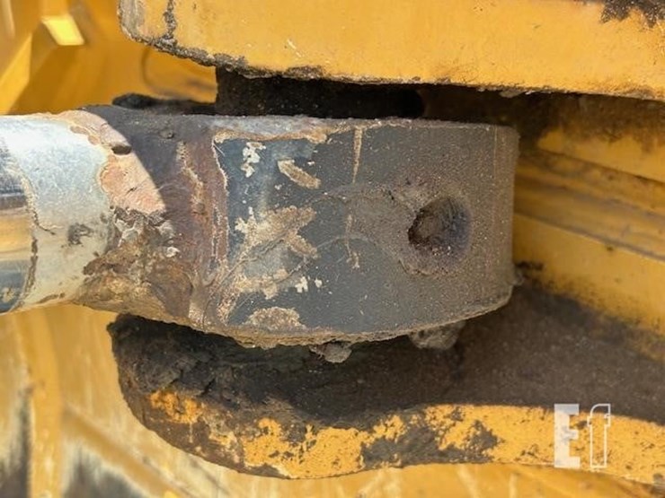 2017-caterpillar-d6n-lgp-image-26