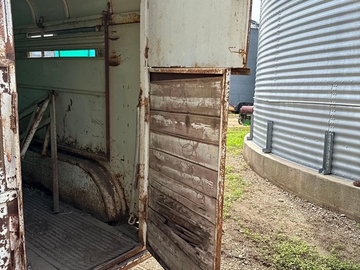 7ft-x-22ft-show-me-livestock-trailer-image-15