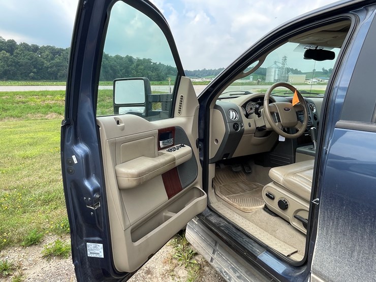 #1037-•-2005-ford-lariat-crew-cab-4x4-(has-wi-title)-image-47