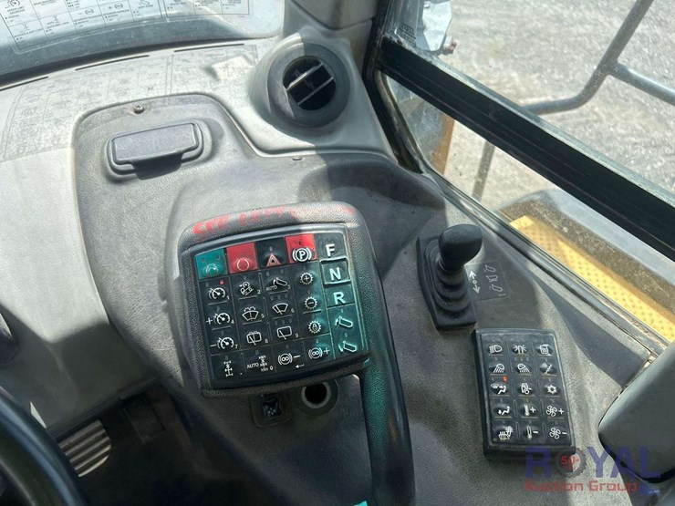 2016-deere-410e-image-22