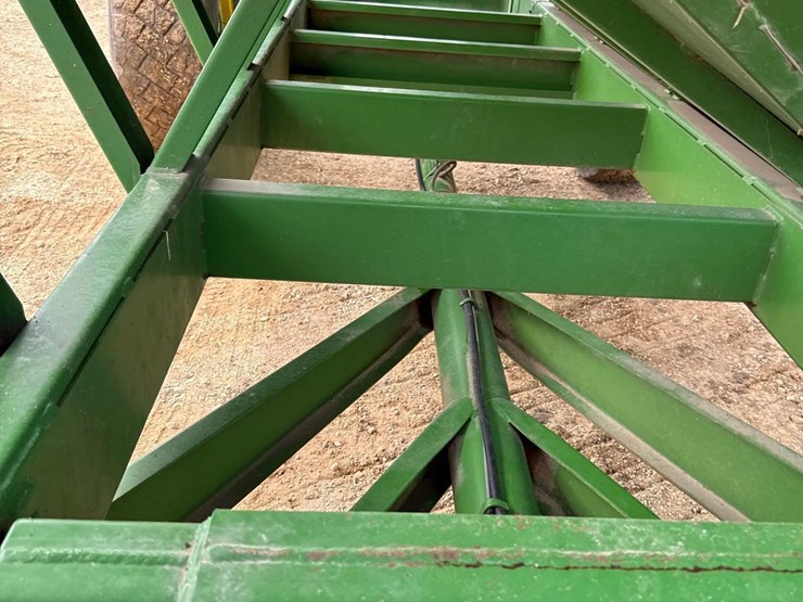 1996-demco-525bu-gravity-wagon-image-28
