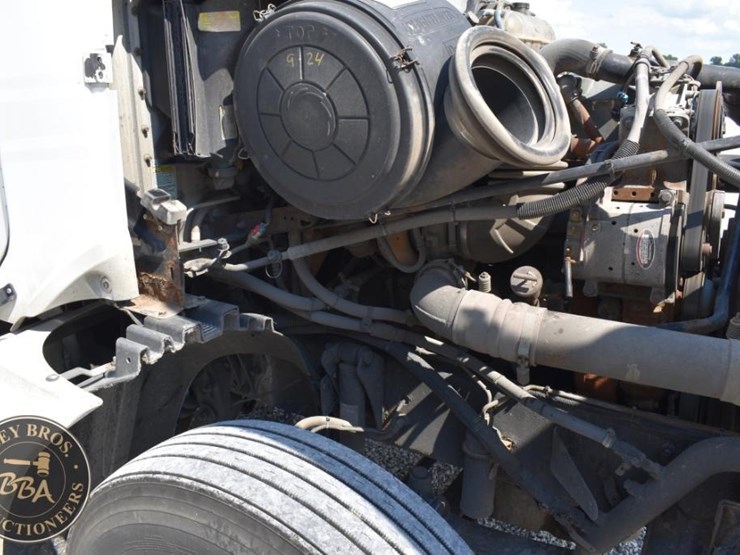 2003-freightliner-columbia-120-image-44