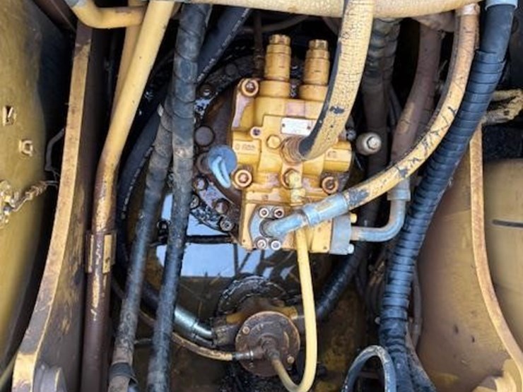 caterpillar-320cl-image-17