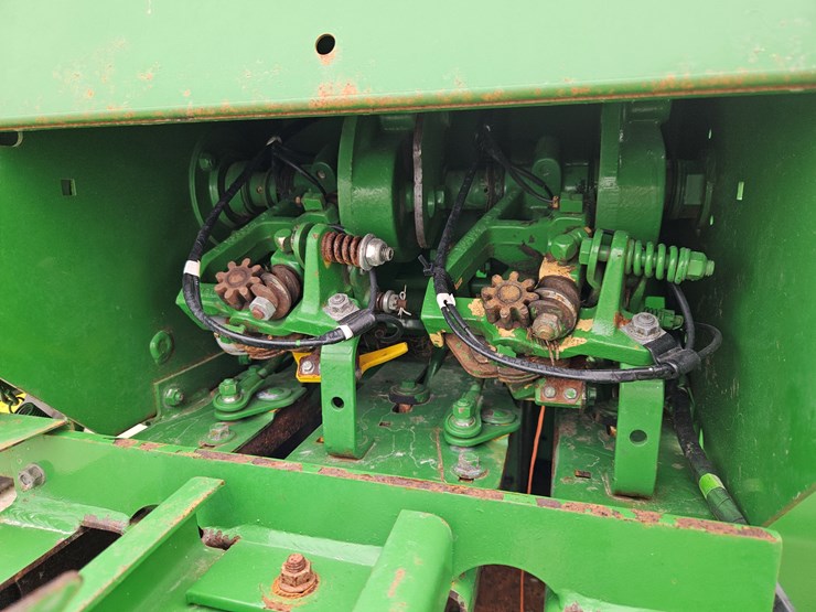 2010-john-deere-348-image-7