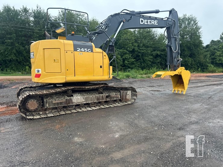 2021-deere-245g-lc-image-3