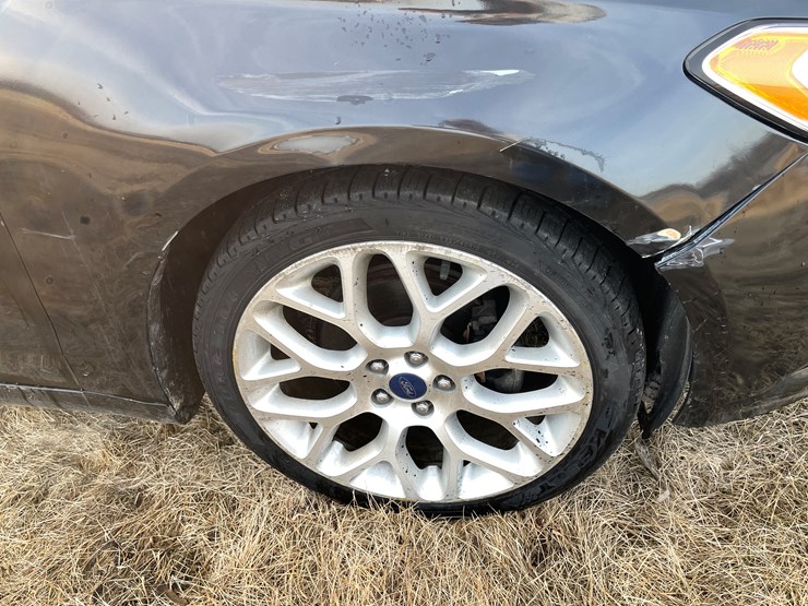 #1043-•-2014-ford-fusion-sedan-(wi-title-in-delay)-image-12