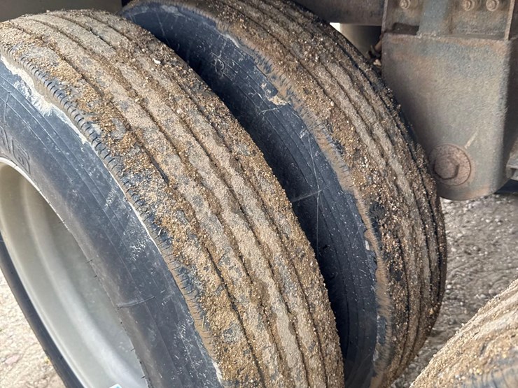 2011-wilson-grain-trailer-image-32