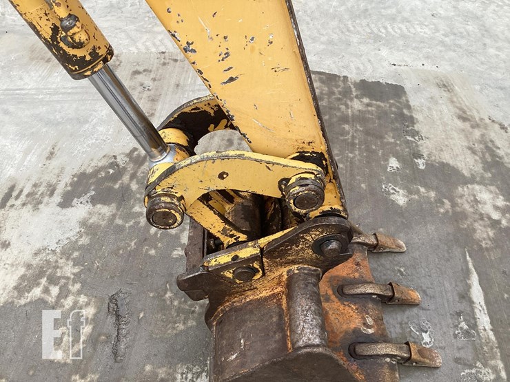 2004-deere-35c-image-11