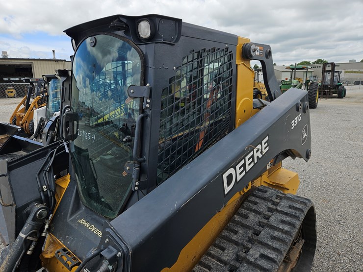 2019-deere-331g-image-22