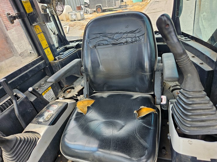 2018-komatsu-pc55mr-image-45