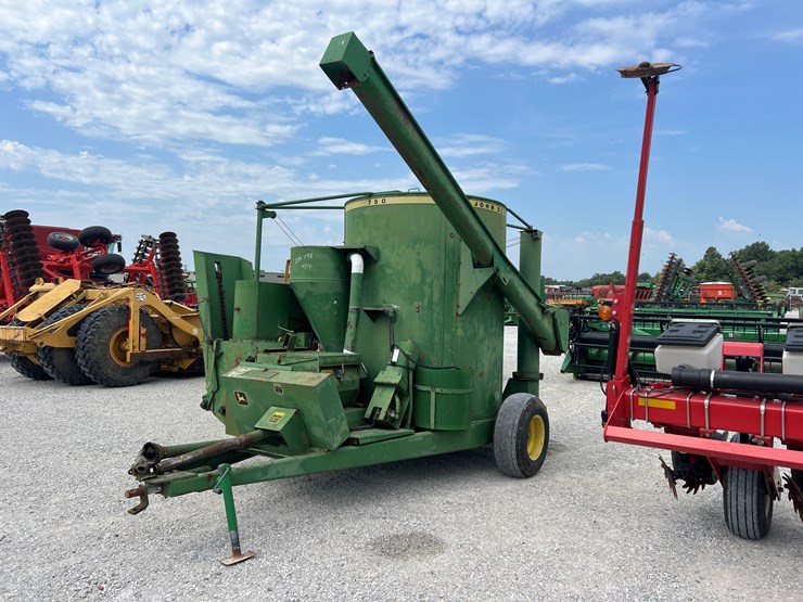 john-deere-750-image-11