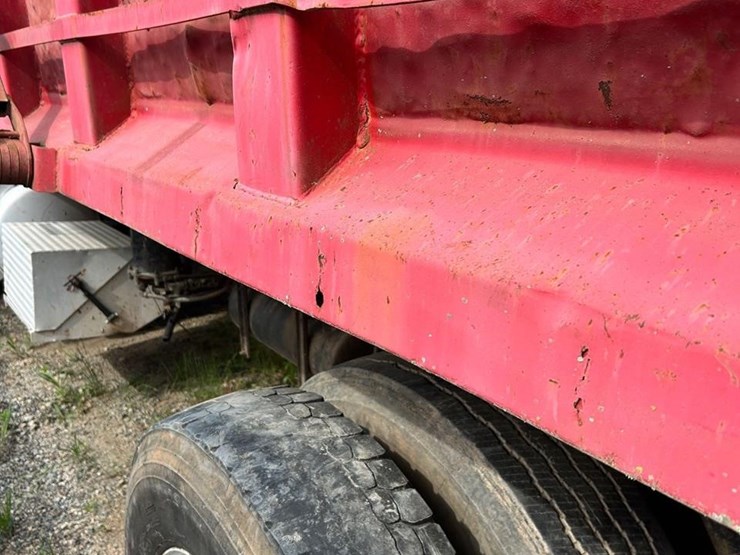 2000-peterbilt-330-image-28