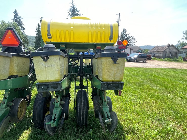 john-deere-7200-image-42
