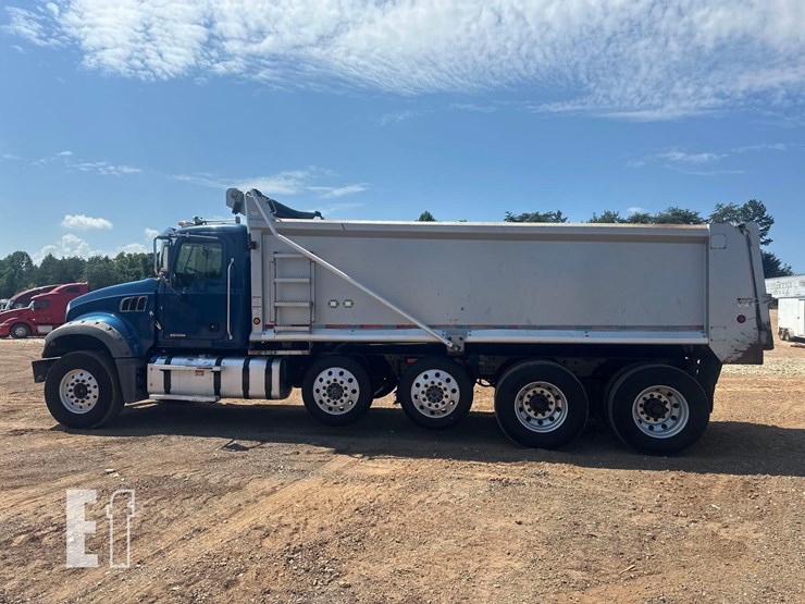 2021-mack-granite-64fr-image-8