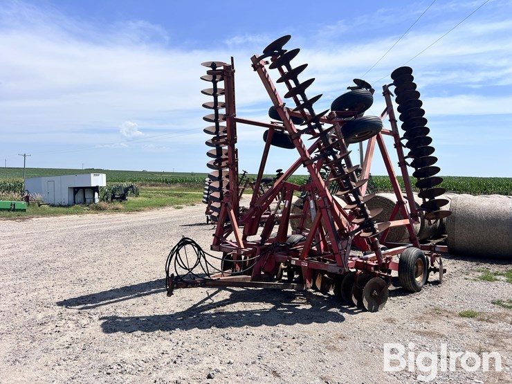massey-ferguson-820-image-1