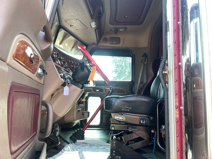 2007-peterbilt-379-image-62