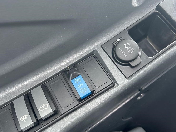 2023-new-holland-e60c-image-18