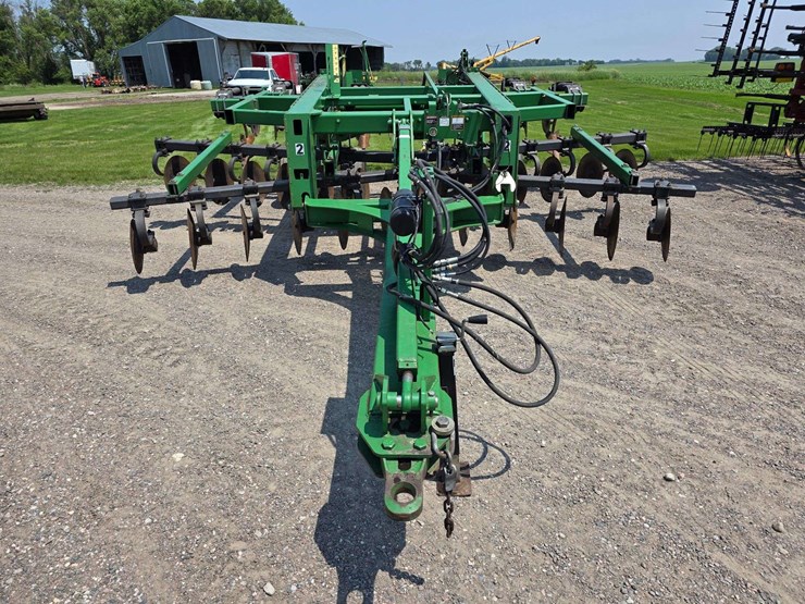 john-deere-2700-image-3