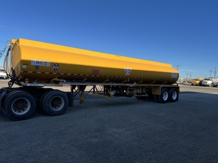 2000-t/a-8,000-gallon-fuel-tank-trailer-image-1