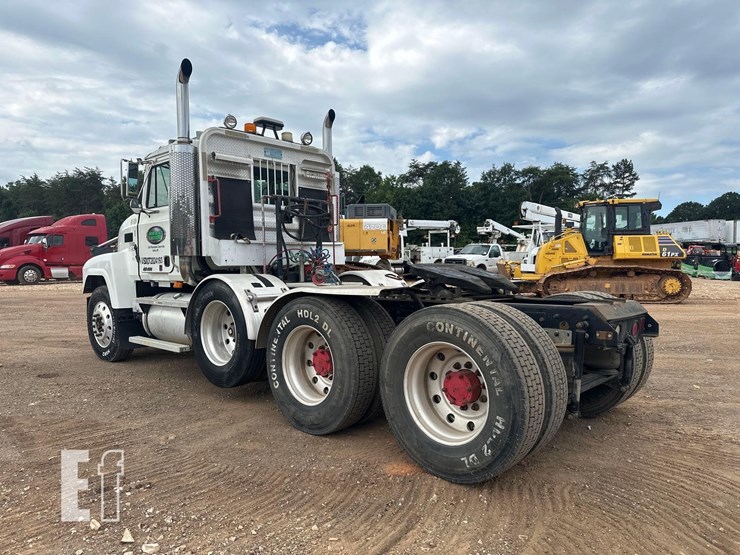 2001-mack-ch613-image-7