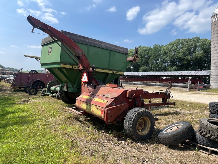 #1066-•-sperry-new-holland-892-chopper-(arcadia,-wi)-image-6